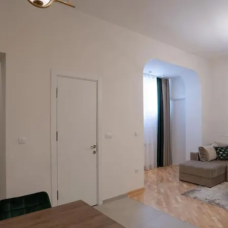 Apartment No. 7