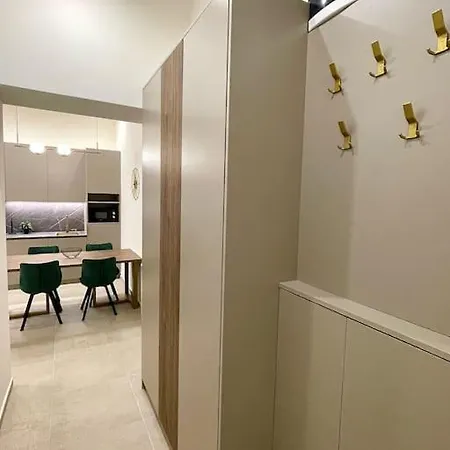 Apartment No. 7